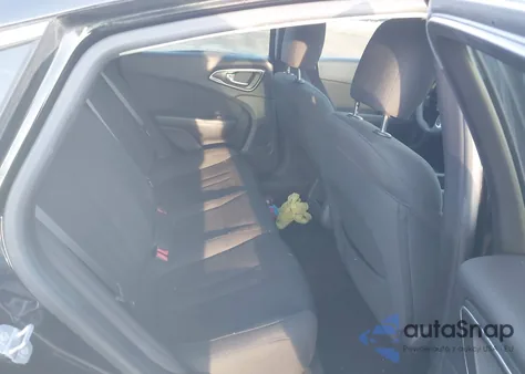 2016 Chrysler 200 Limited z USA, uszkodzony, nr VIN 1C3CCCAB8GN125657